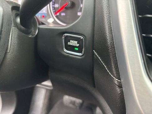 Used 2023 GMC Acadia SLE w/ Driver Convenience Package FWD image 19