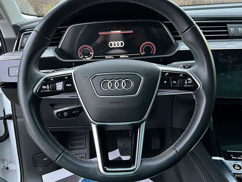 Used 2022 Audi e-tron Premium Plus w/ Premium Plus Package image 16