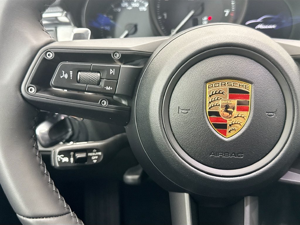 Used 2026 Porsche Macan AWD/4WD image 14
