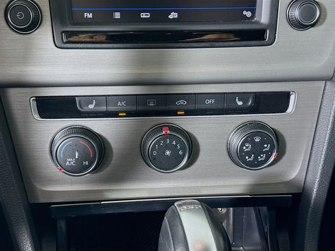 Used 2017 Volkswagen Golf S image 16