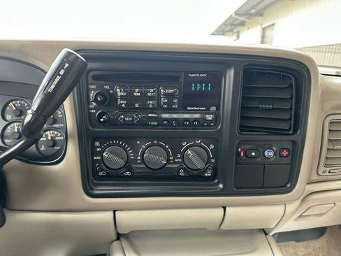 Used 2002 Chevrolet Suburban LT AWD/4WD image 23
