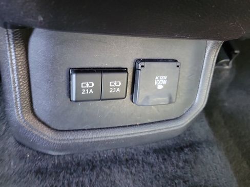 Used 2021 Toyota Highlander Platinum image 11