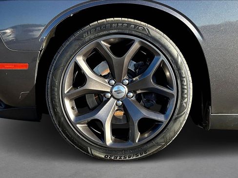 Used 2018 Dodge Challenger SXT image 8