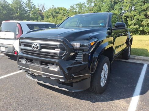 Used 2024 Toyota Tacoma SR5 AWD/4WD image 3