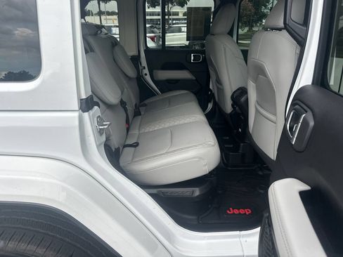 Used 2021 Jeep Wrangler Unlimited Sahara AWD/4WD image 15