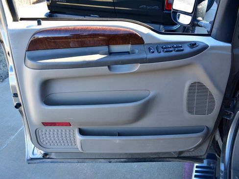 Used 2004 Ford F350 Lariat image 14