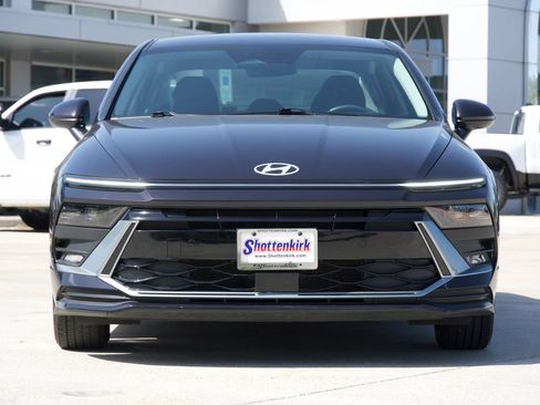 Used 2025 Hyundai Sonata SE FWD image 2