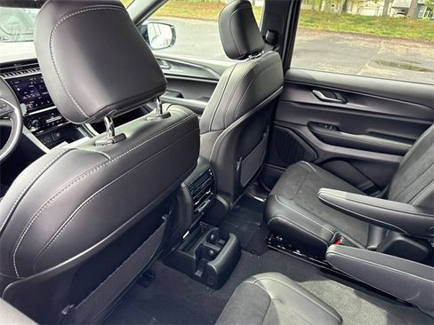 New 2025 Jeep Grand Cherokee L Altitude image 29