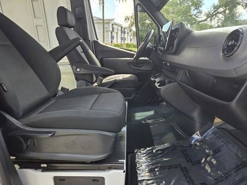 Used 2022 Mercedes-Benz Sprinter 2500 image 20