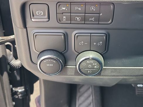 New 2026 Chevrolet Suburban LT w/ Comfort Package RWD image 27