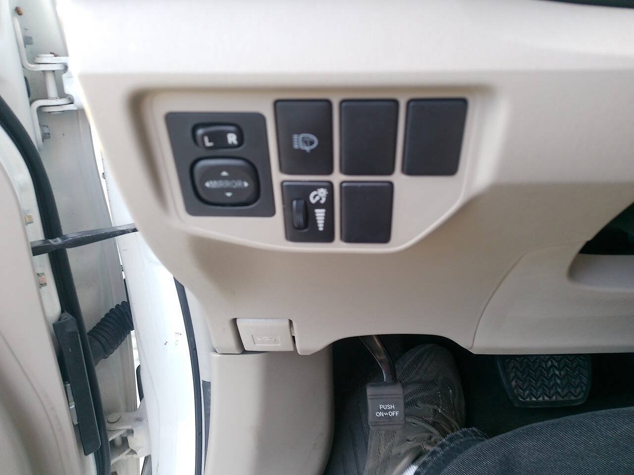 Used 2013 Toyota Prius Five FWD image 33