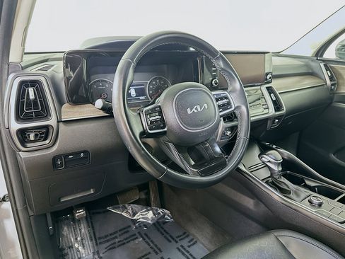 Used 2023 Kia Sorento S w/ Panoramic Sunroof Package AWD/4WD image 9