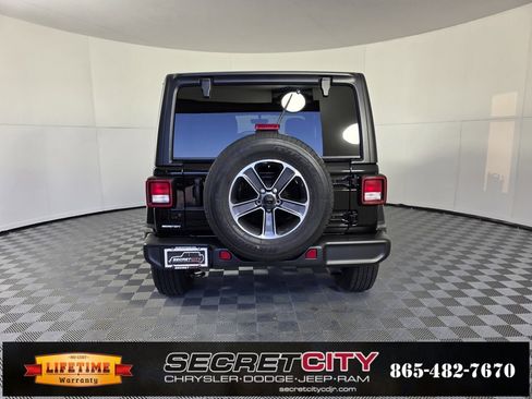 Used 2023 Jeep Wrangler Sahara image 6