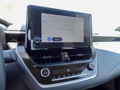 Used 2025 Toyota Corolla LE FWD image 17