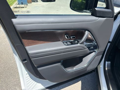Used 2024 Land Rover Range Rover SE AWD/4WD image 9