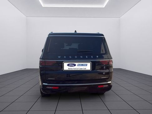 Used 2023 Jeep Wagoneer L Series III w/ Preferred Equipment Group image 5