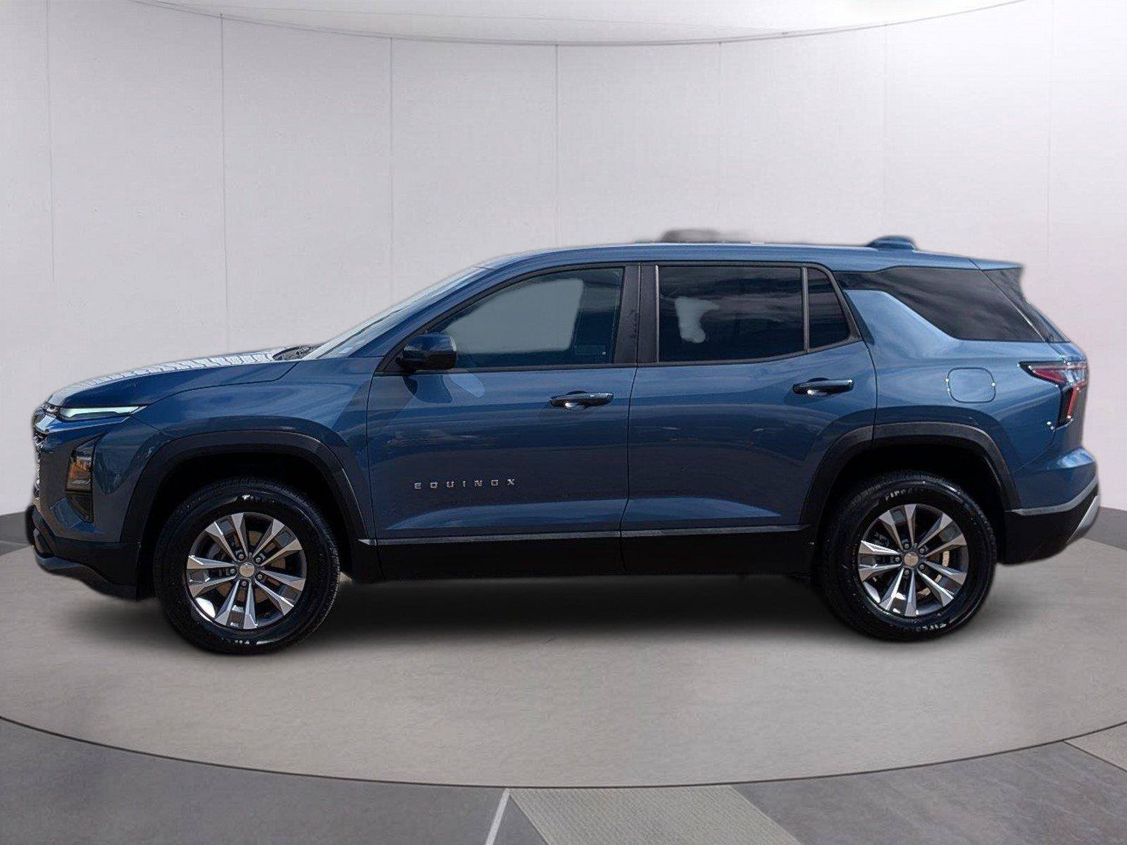 Used 2026 Chevrolet Equinox LT w/ Convenience Package II FWD image 2