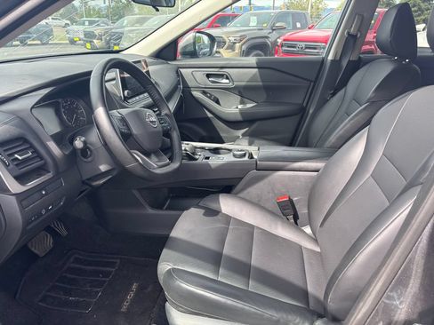 Used 2025 Nissan Rogue SV w/ SV Premium Package AWD/4WD image 3