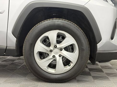 Used 2022 Toyota RAV4 LE AWD/4WD image 32