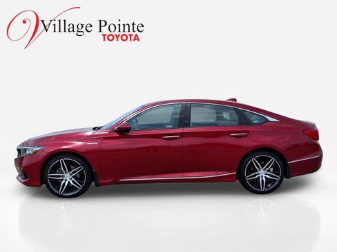 Used 2022 Honda Accord Touring image 2