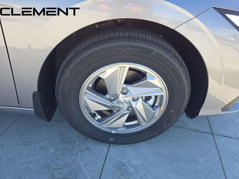 Used 2025 Hyundai Elantra SE FWD image 38