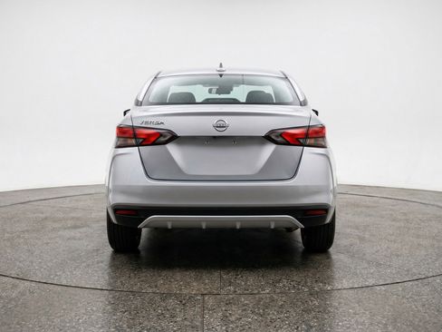 Used 2025 Nissan Versa SV image 7