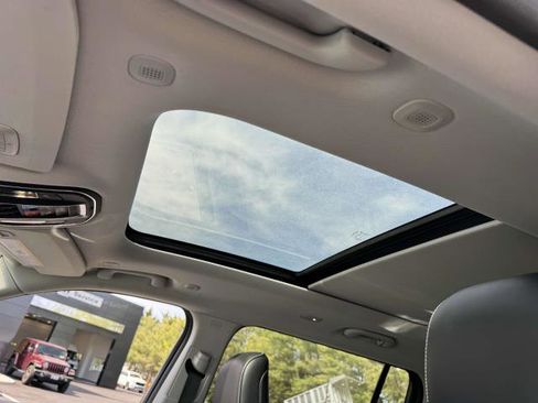 Used 2022 Jeep Grand Cherokee L Limited image 13