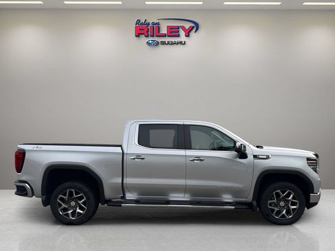 Used 2022 GMC Sierra 1500 SLT w/ SLT Premium Plus Package AWD/4WD image 6