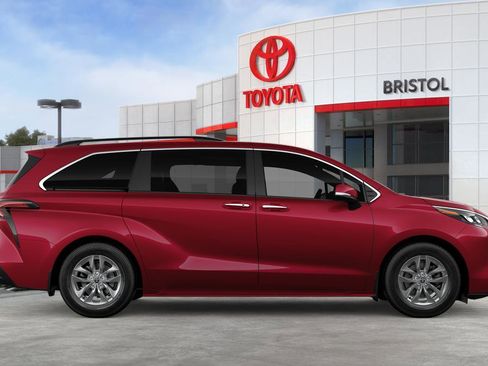 New 2026 Toyota Sienna XLE image 30