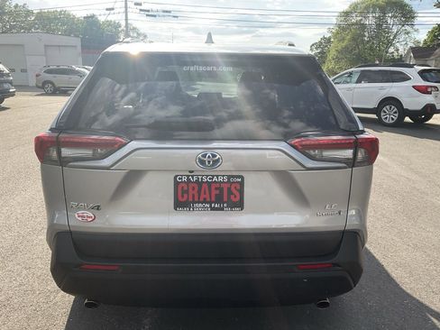 Used 2023 Toyota RAV4 LE AWD/4WD image 4