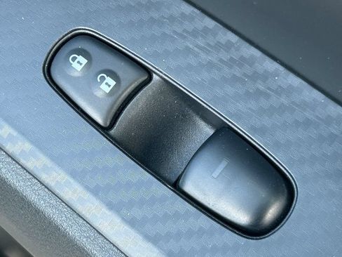 Used 2025 Nissan Altima 2.5 SV FWD image 33