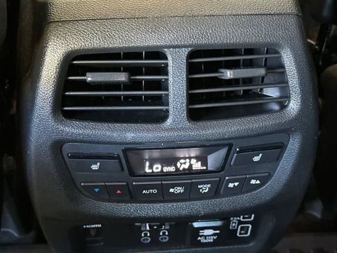 Used 2019 Honda Pilot Touring image 14