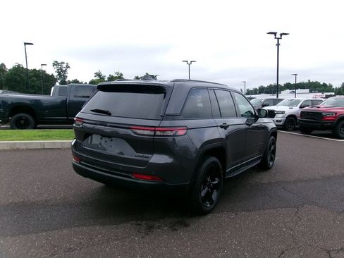 Certified 2025 Jeep Grand Cherokee Limited w/ Black Appearance Package AWD/4WD image 3