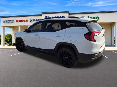Used 2024 GMC Terrain SLE w/ Driver Convenience Package FWD image 5