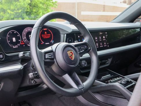 Certified 2024 Porsche Cayenne Coupe AWD/4WD image 4