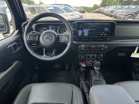Certified 2025 Jeep Gladiator Mojave AWD/4WD image 25