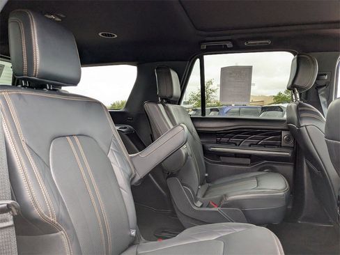 Used 2024 Ford Expedition Platinum image 23