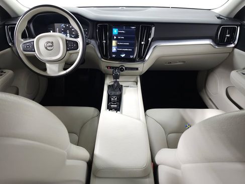 Used 2019 Volvo S60 T5 Momentum FWD image 11
