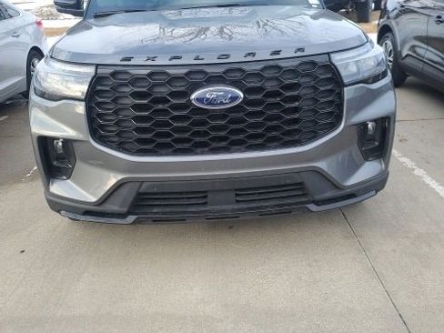 Used 2025 Ford Explorer ST-Line w/ ST-Line Street Pack image 1