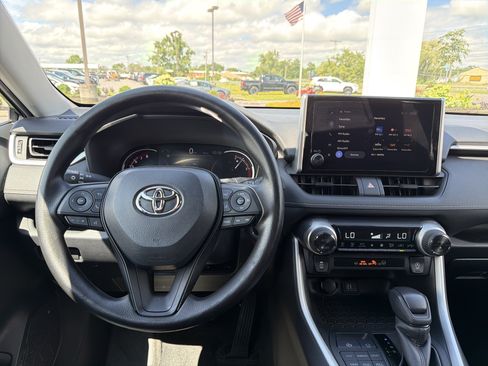 Used 2023 Toyota RAV4 XLE AWD/4WD image 11