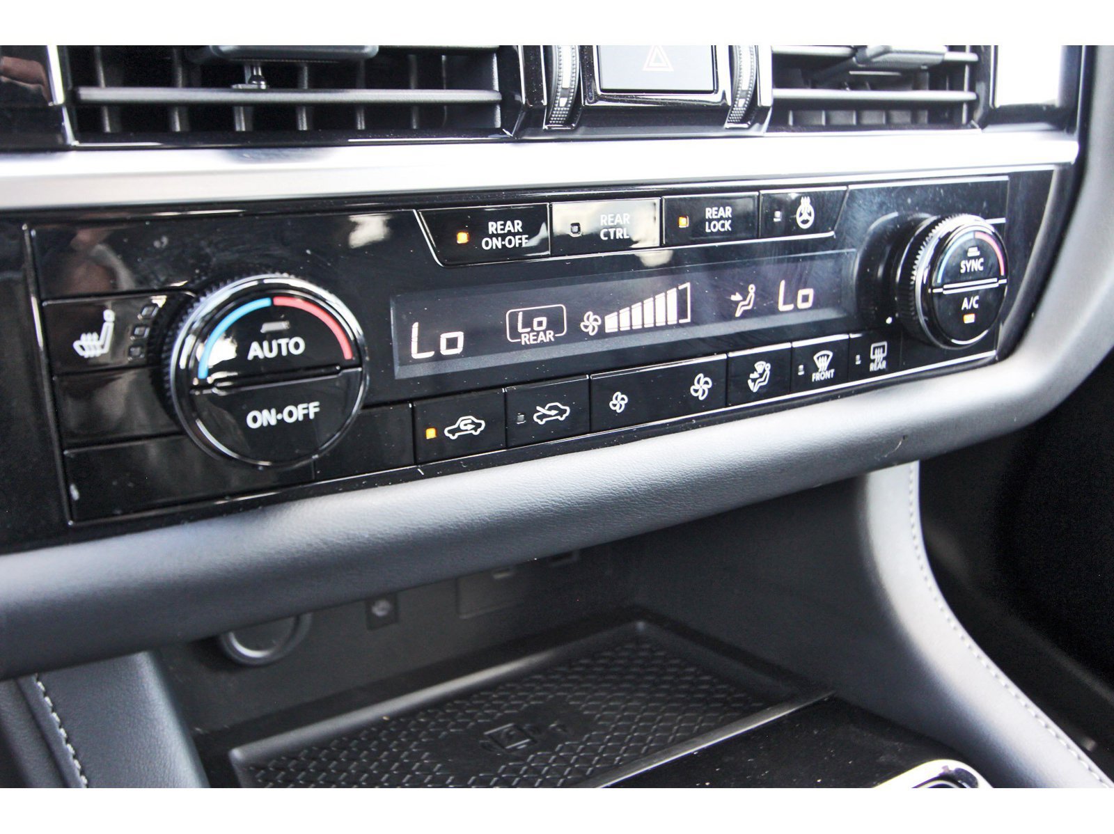 Certified 2025 Nissan Pathfinder SL FWD image 29