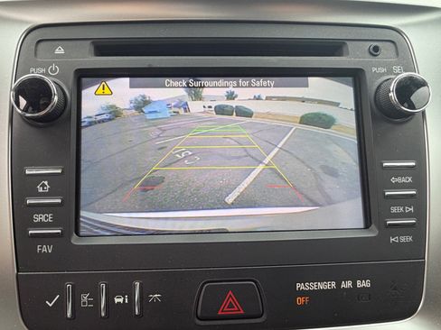 Used 2015 GMC Acadia SLE image 16