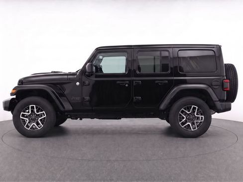 Used 2025 Jeep Wrangler Unlimited Sahara AWD/4WD image 4