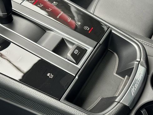 New 2025 Porsche Macan image 26