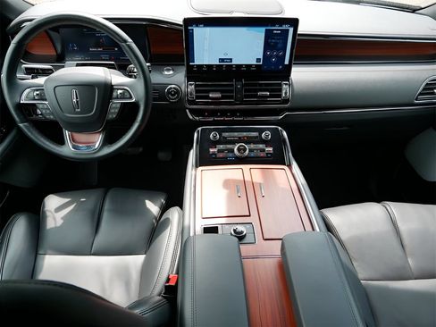 Used 2024 Lincoln Navigator L Reserve AWD/4WD image 14