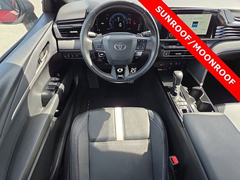 Used 2025 Toyota Camry SE w/ Convenience Package FWD image 11