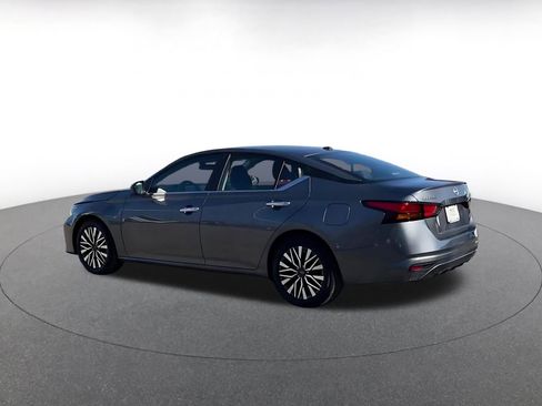 Used 2025 Nissan Altima 2.5 SV image 10