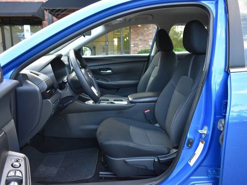 Used 2024 Nissan Sentra SV FWD image 7