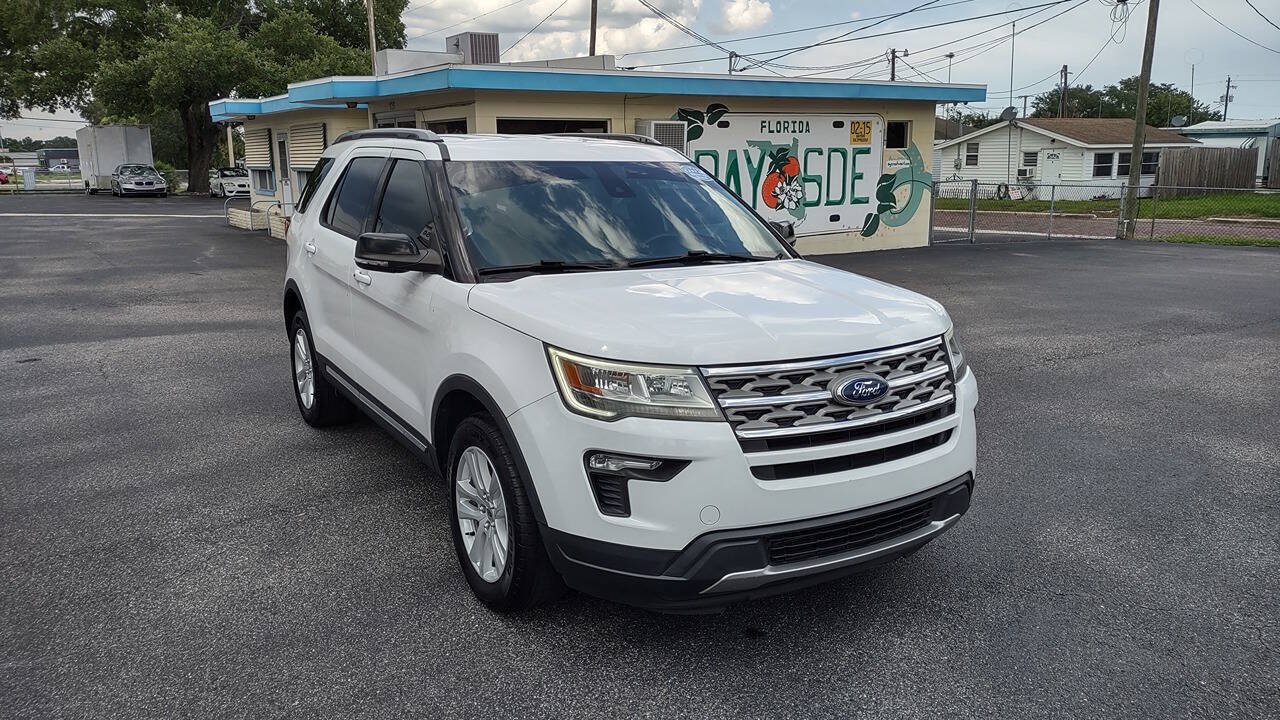 Used 2018 Ford Explorer XLT w/ Equipment Group 201A AWD/4WD image 3