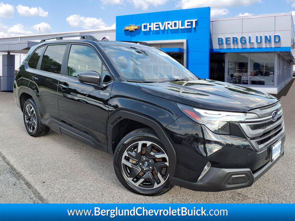 Used 2025 Subaru Forester Premium AWD/4WD image 1